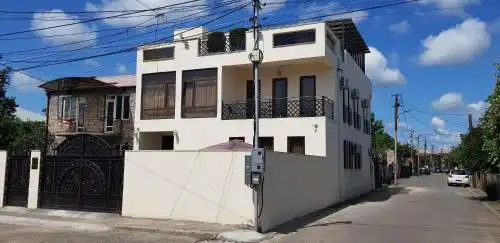 Terrace Sinauri - 30
