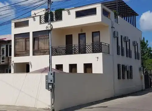 Terrace Sinauri - 31