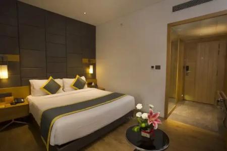 Fountain Tree By Tgi - 22