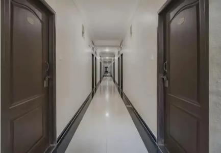 Spot On 72596 Royal Regency - 12