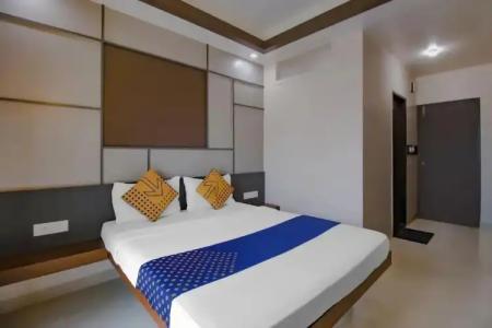 Spot On 72596 Royal Regency - 48