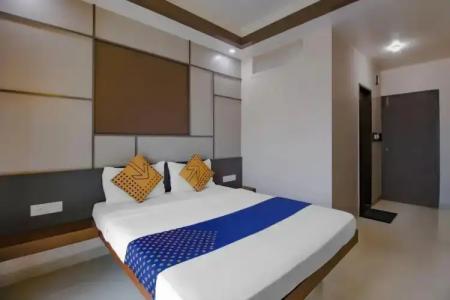 Spot On 72596 Royal Regency - 17