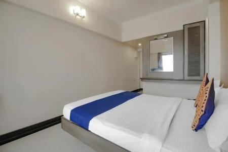 Spot On 72596 Royal Regency - 55