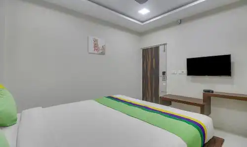 Treebo Trend Rithikha Inn Crest Ashok Nagar - 9