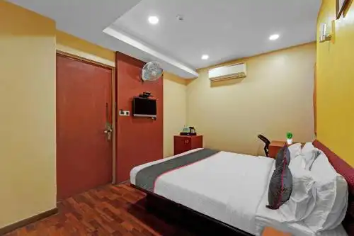 Vaccinated Staff - Capital O 72249 Saravana Boutique Inn - 7