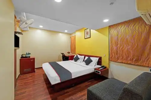 Vaccinated Staff - Capital O 72249 Saravana Boutique Inn - 9