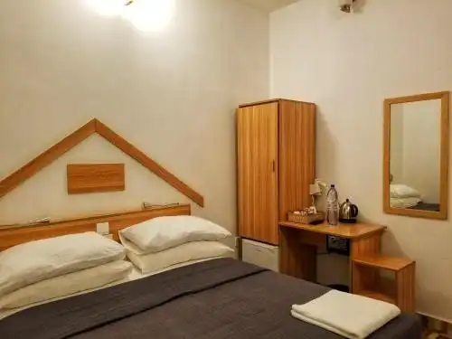 NOMADIC INN - 21