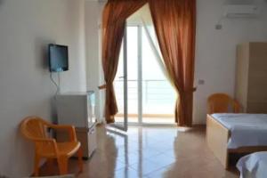 Sun Shine Hotel, Дуррес