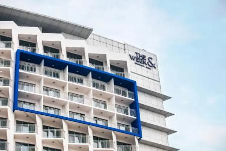 The Week & Resort - 0