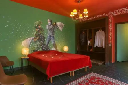 Walled off Paris - 31