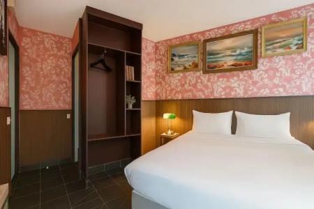 Walled off Paris - 28