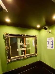 Walled off Paris - 15