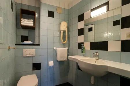 Walled off Paris - 30