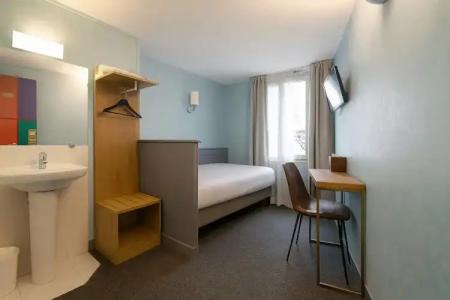 Walled off Paris - 22