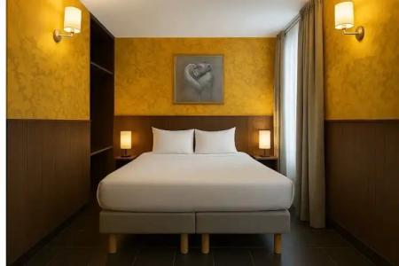 Walled off Paris - 33