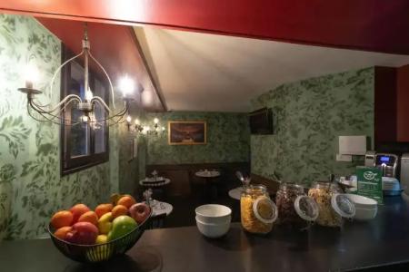 Walled off Paris - 12