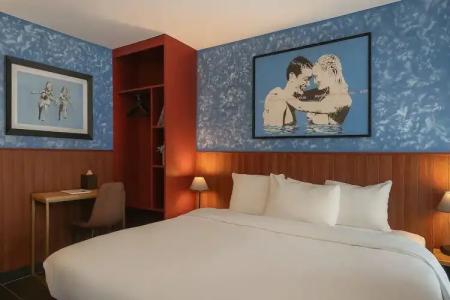 Walled off Paris - 34