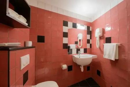 Walled off Paris - 29