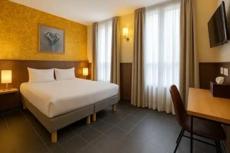 Walled off Paris - 32