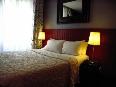 Walled off Paris - 3