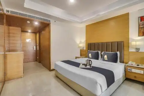 Townhouse Oak Chennai La Palace - 2