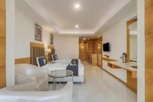 Townhouse Oak Chennai La Palace - 31