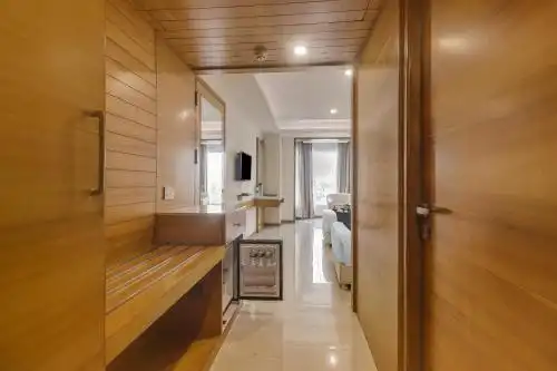 Townhouse Oak Chennai La Palace - 33