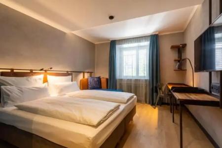 Unsöld's Factory - 50