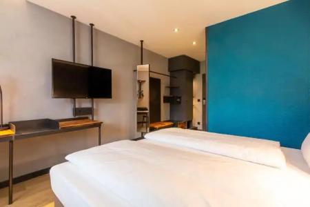 Unsöld's Factory - 52