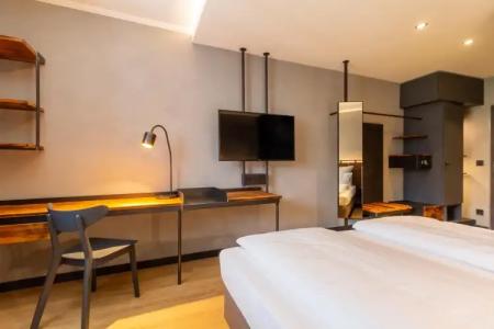 Unsöld's Factory - 51