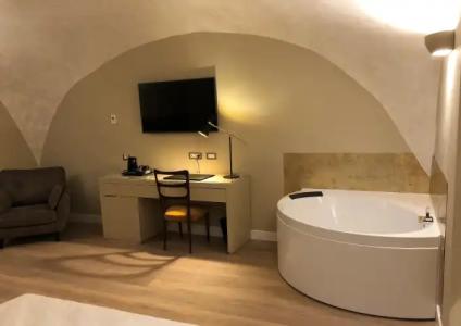 Caruso Place Boutique & Wellness Suites - 17