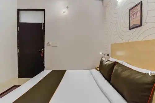 Vaccinated Staff- Collection O 40206 Govind Marg - 14