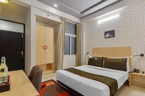 Vaccinated Staff- Collection O 40206 Govind Marg - 15