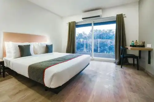 Vaccinated Staff - Oyo Townhouse 211 Laguna Ecr - 7