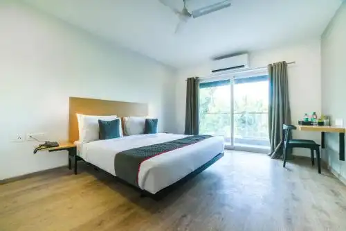 Vaccinated Staff - Oyo Townhouse 211 Laguna Ecr - 9