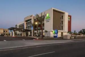 Holiday Inn Express & Suites - Phoenix North - Happy Valley, An Ihg Hotel, Финикс