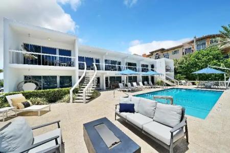 The Elmar Boutique - 14