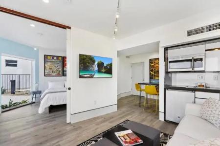 Ocean Treasure Beachside Suites - 1