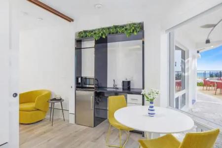 Ocean Treasure Beachside Suites - 17