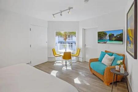 Ocean Treasure Beachside Suites - 58