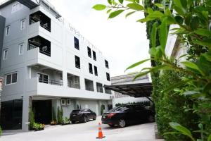 B-Black Hotel Chonburi, Чонбури