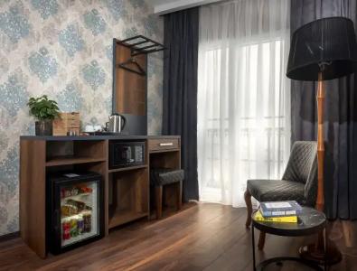 Bossuite Business - 13