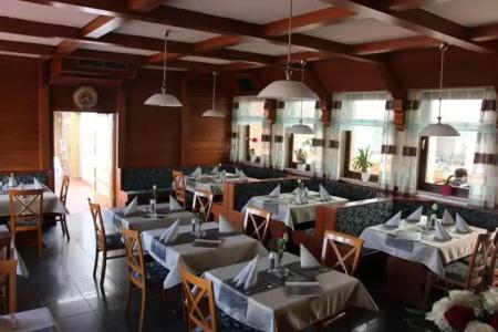 & Restaurant Tennenloher Hof - 1