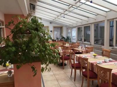 & Restaurant Tennenloher Hof - 0