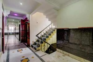 Spot On 77106 Hotel Sangam Royal, Бангалор