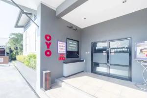 Oyo 75382 Chonburi Hotel, Чонбури