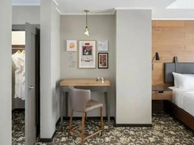 Epicurean Atlanta, Autograph Collection - 100