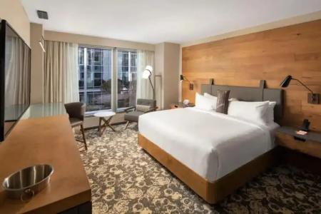 Epicurean Atlanta, Autograph Collection - 11