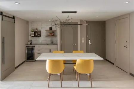 Epicurean Atlanta, Autograph Collection - 75