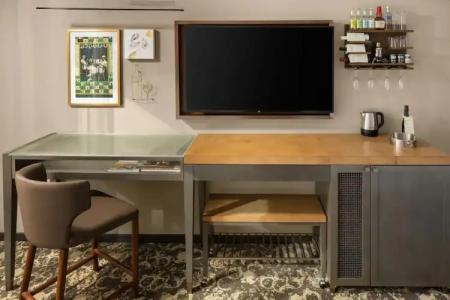 Epicurean Atlanta, Autograph Collection - 76